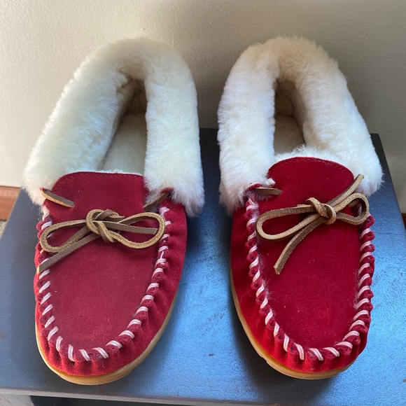 L.L. BEAN Women Wicked Shearling Moccasins - NEW NWOB - Picture 1 of 9